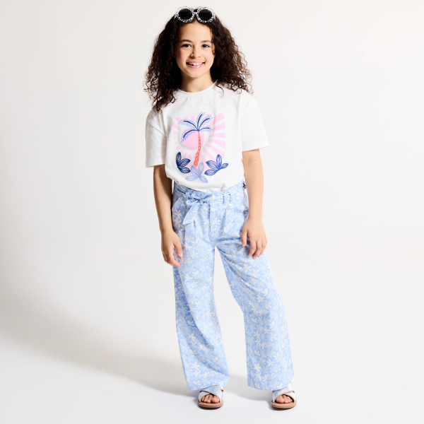 تيشيرت بأكمام قصيرة مزين برسوم مطرزة، باللون الأبيض للفتيات